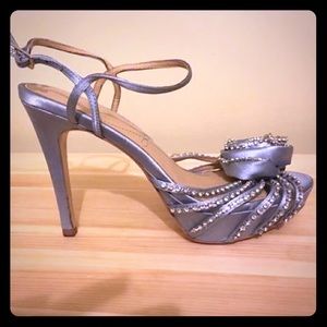 Le Soir Pour La Victoire satin dusty blue pumps.